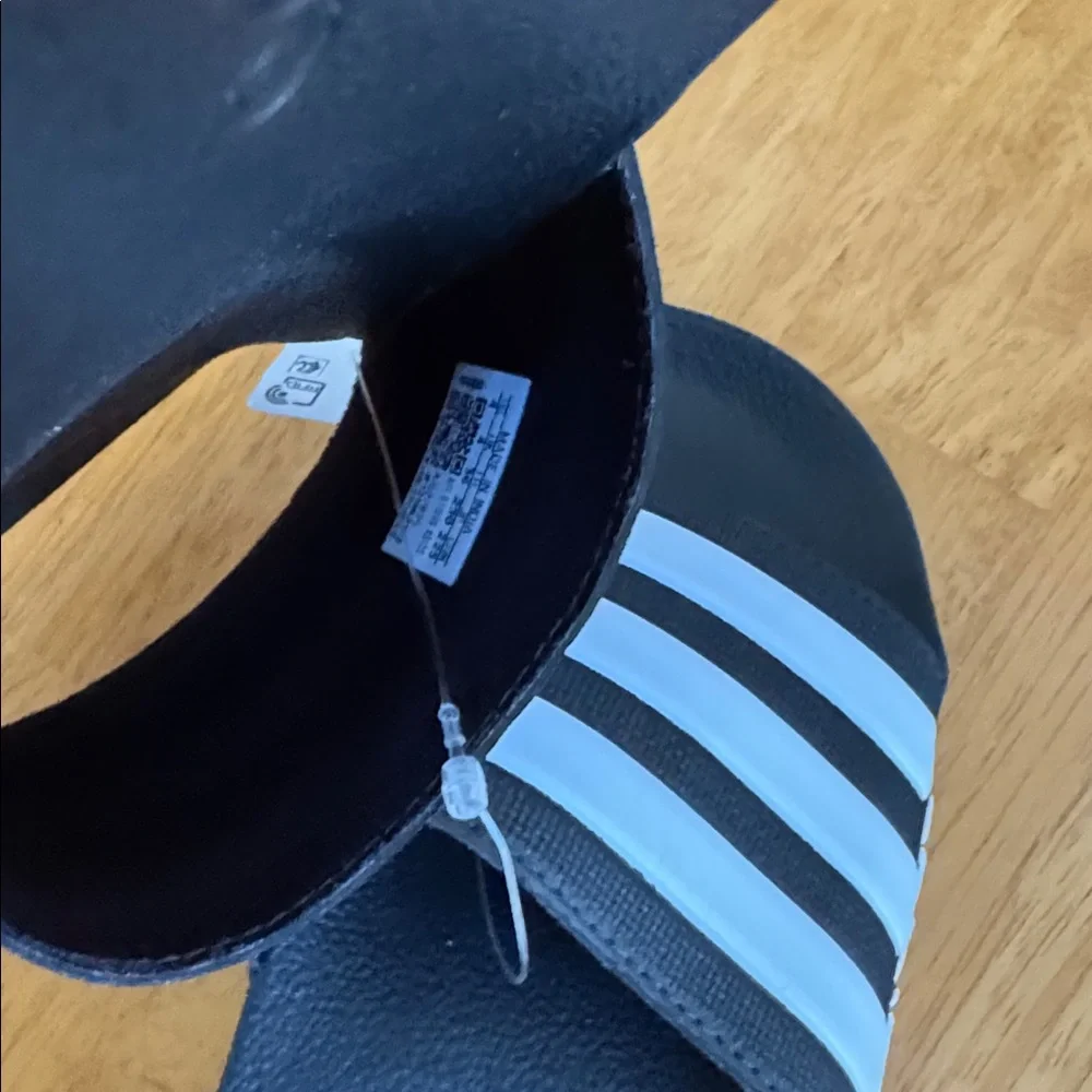 🎁 NWT Adidas Adillete Black and White Slides Sandals Shoes 4 Unisex Boy Girl